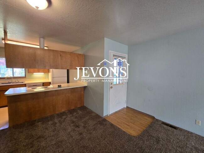 Building Photo - 1212 S 5th Ave