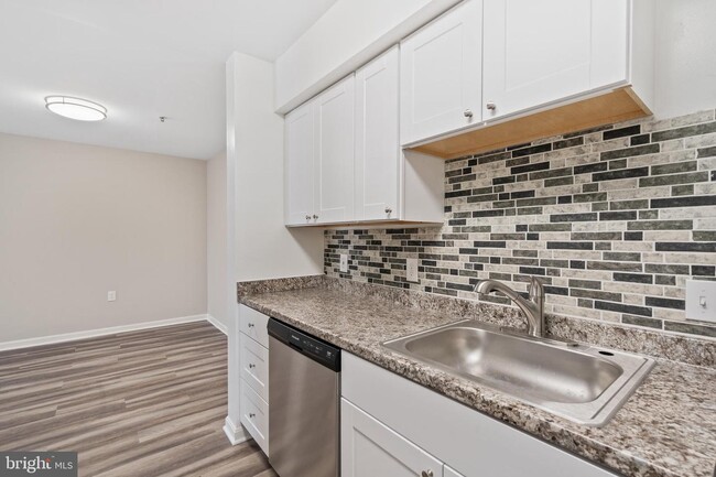 Building Photo - 18421 Lotus Ct