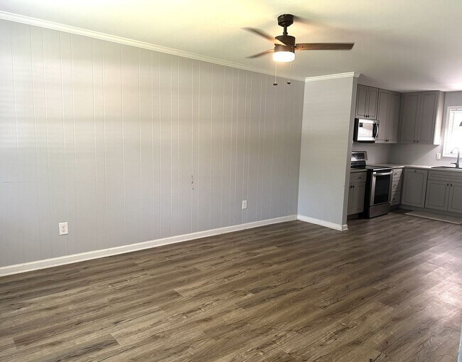 Foto del edificio - Nicely renovated 2 bedroom, 1 full bath duplex apt in Mauldin SC!