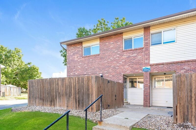 Primary Photo - 8003 Wolff St
