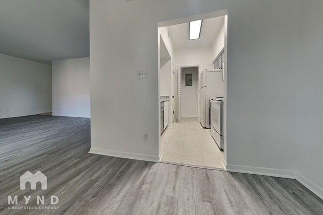 Foto del edificio - 6500 Harbor Town Dr