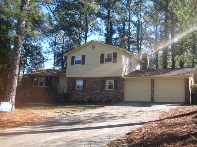 Foto del edificio - 6420 Cloverdale Dr