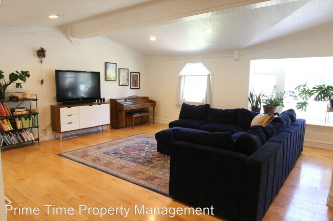 Building Photo - 5 br, 3 bath House - 670 E 3750 N