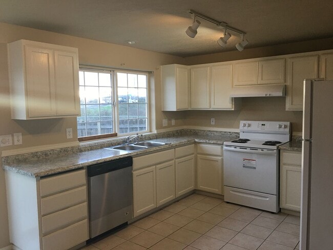 Foto del edificio - Updated Duplex -3 Bedroom 1.5 Bath - 4886 Fergus Avenue!
