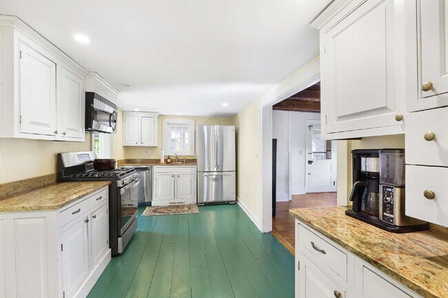 Foto del edificio - Historic Mendham Home