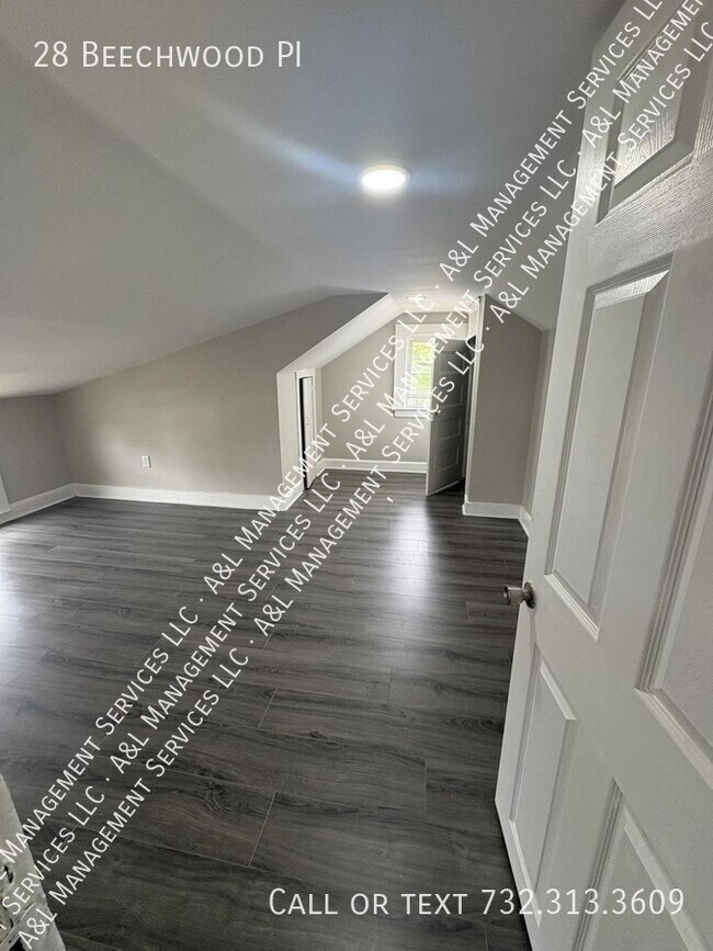 Building Photo - 28 Beechwood Pl