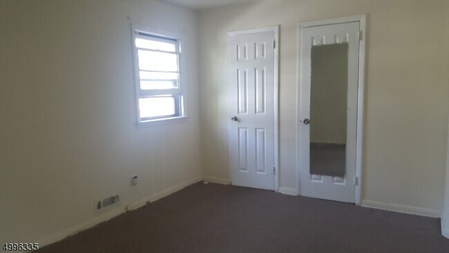 Building Photo - 464 Boyden Ave
