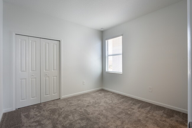 Foto del edificio - 2015 Punch Bowl Ave