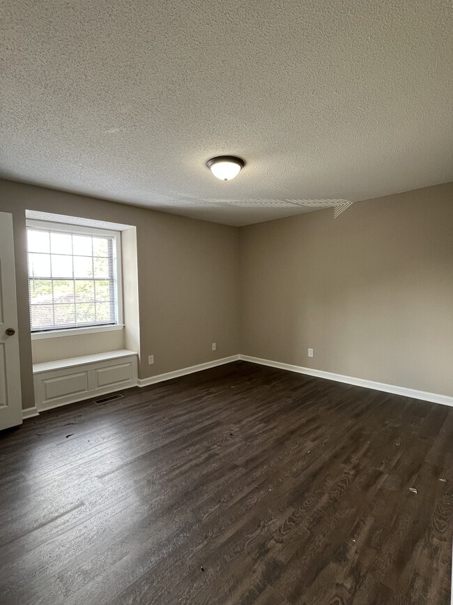 Building Photo - Madison Avenue Townhomes