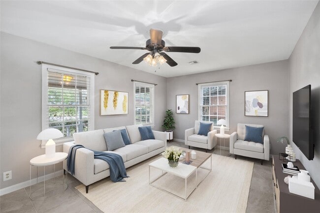 Building Photo - 1110 Woods Dr