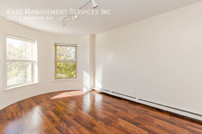 Building Photo - Spacious 1 Bed in Woodlawn- HEAT INCLUDED ...