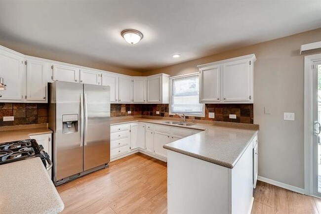 Foto del edificio - 24882 W Forest Dr, Lake Villa, IL, 60046