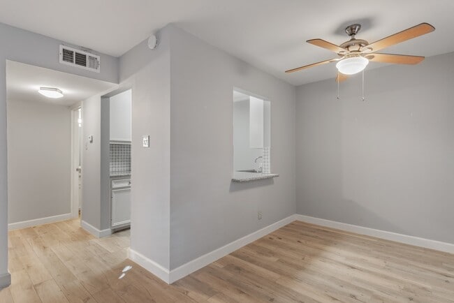 Foto del edificio - 9029 Gaylord Dr