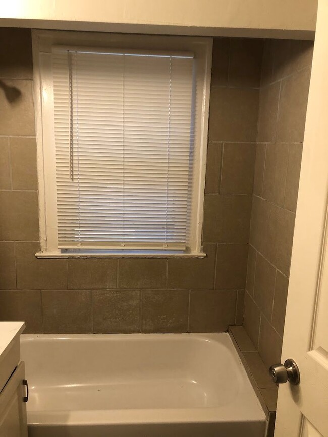 Building Photo - 5626 Park Ave | 2 BR 1 BA