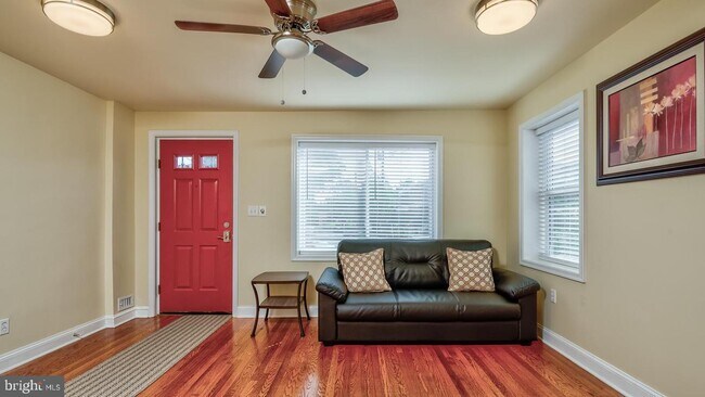 Building Photo - 3219 12th Pl SE