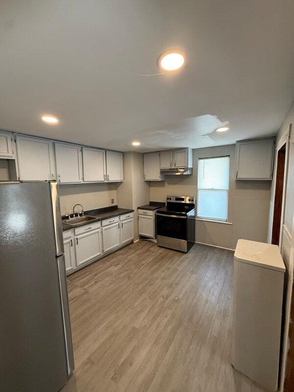 Building Photo - 1365 Capouse Ave