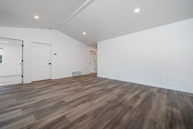 Building Photo - 116 W View Dr