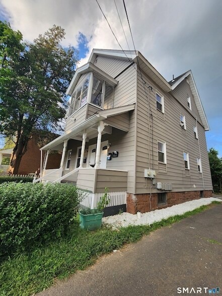 Building Photo - 16-18-18 Heath St