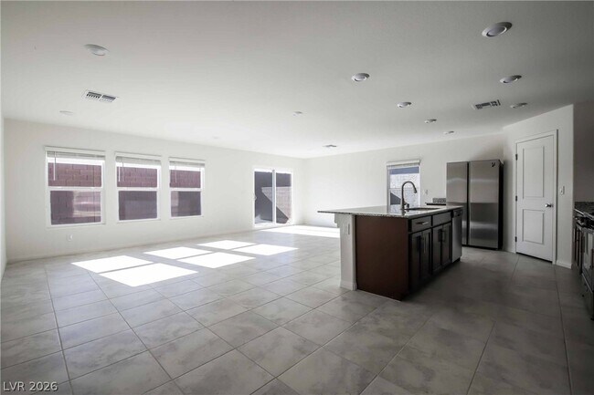 Foto del edificio - 7087 Baza Ave