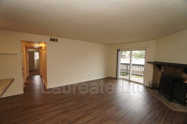Foto del edificio - 3462 S Eagle St