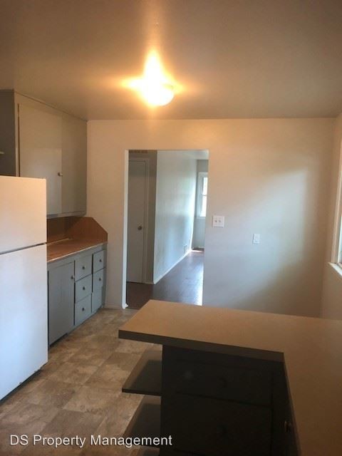 Building Photo - 2 br, 1 bath House - 581 S Victoria Dr