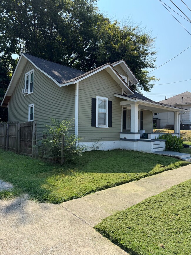 Building Photo - 410 N Fowlkes Ave
