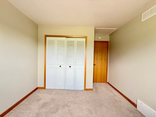 Building Photo - 301 W Mangrum Dr