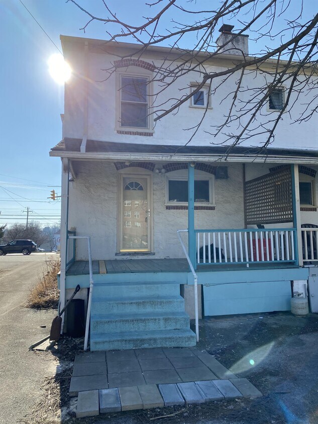 Primary Photo - 723 W Lancaster Ave