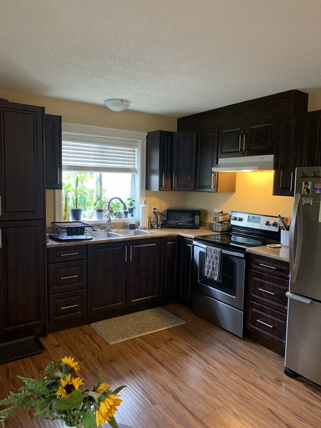 Primary Photo - 4214 Quadra St