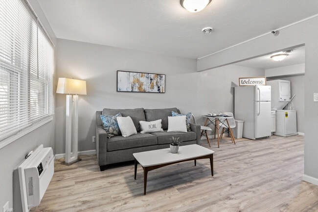 Building Photo - 826 W Browning St