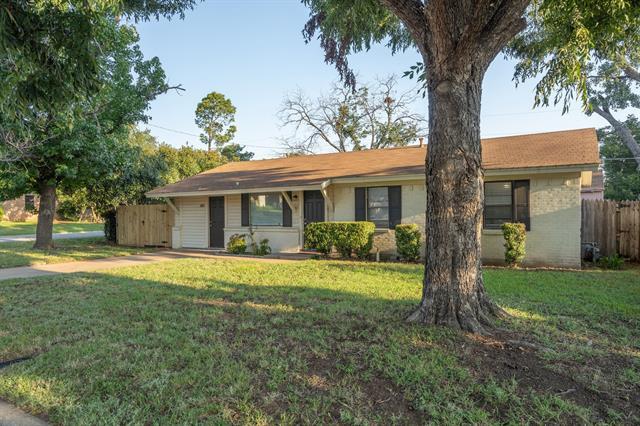 Building Photo - 1401 Bryan Dr