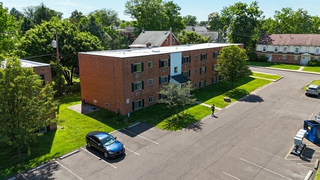 Building Photo - Meadowbrook Apartments