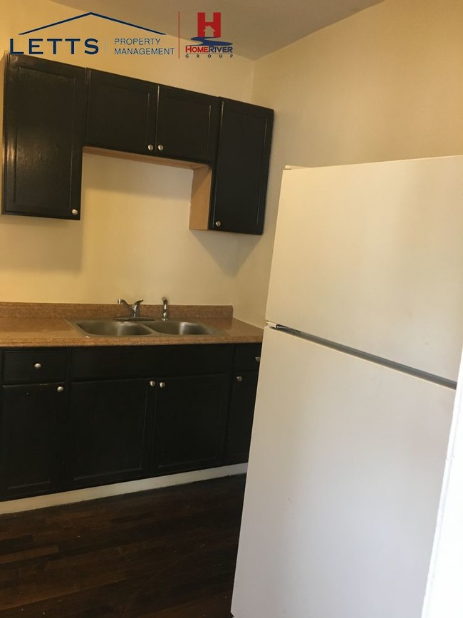 Building Photo - 1 BDRM 1 BTH APARTMENT- Heat Included