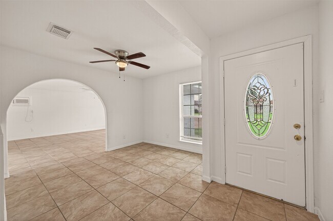 Foto del edificio - 6311 Tall Willow Dr
