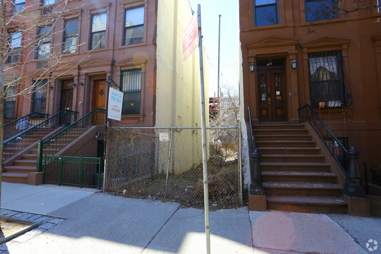 Foto del edificio - 240 W 123rd St