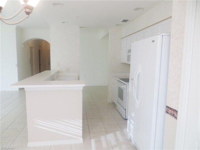 Building Photo - 10461 Washingtonia Palm Way