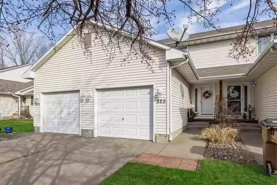 325 N Cherokee Dr, Polk City, IA 50226 Townhome Rentals in Polk City