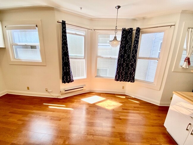 Building Photo - 725 Pine St