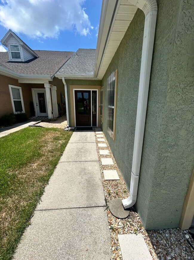 Building Photo - 2908 Country Club Dr