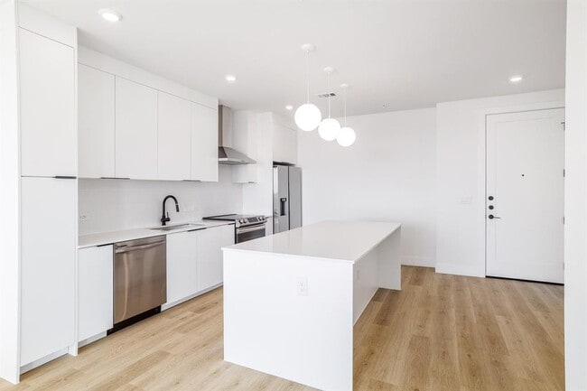 Building Photo - 1701 Simond Ave
