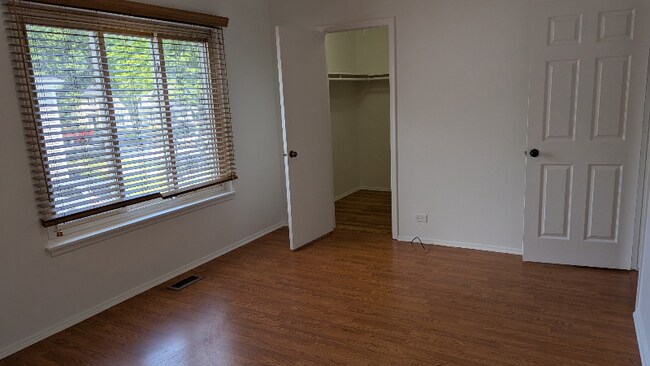 Foto del edificio - 550 E Willow Rd