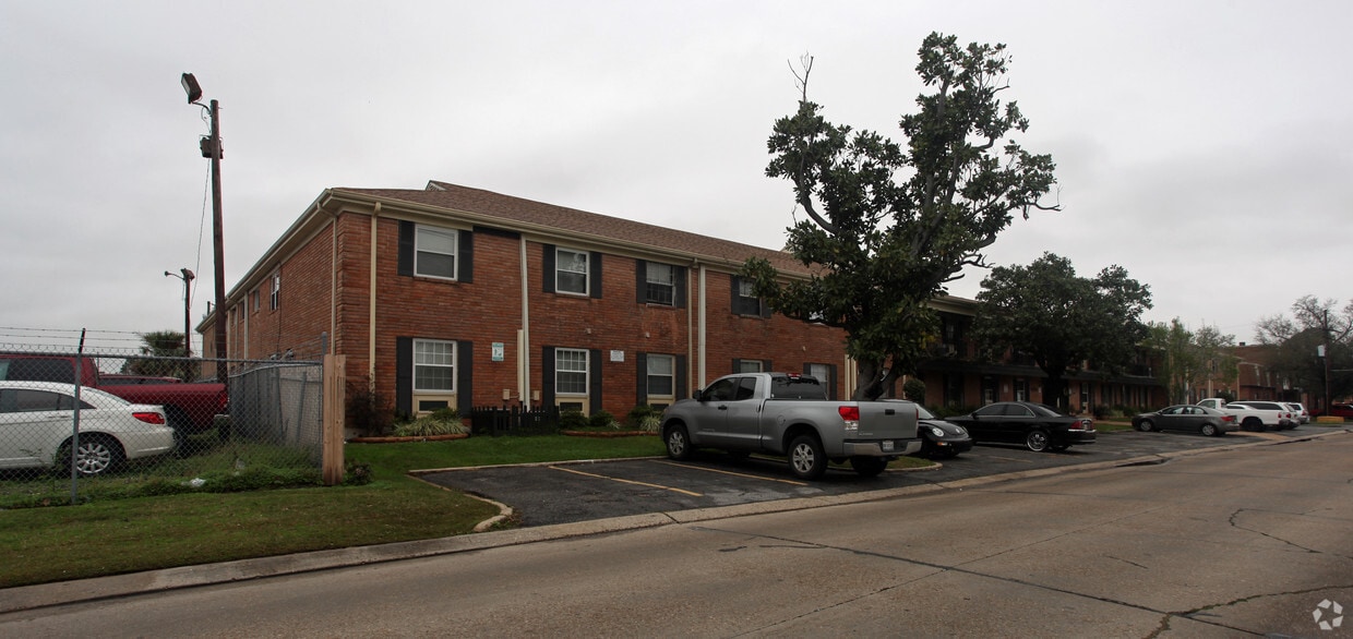 Building Photo - Villa D'Orleans Condominiums Work