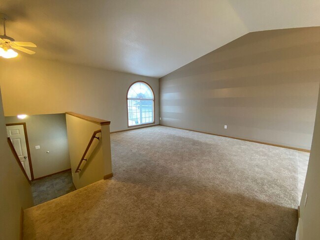 Foto del edificio - 3 Bedroom Twinhome!!