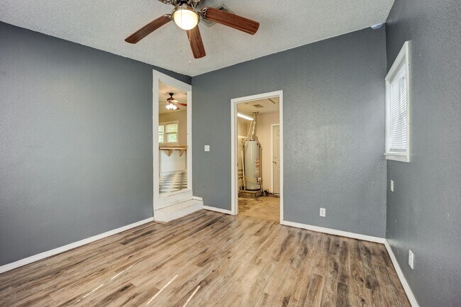 Building Photo - Freshly Updated 3 Bedroom House