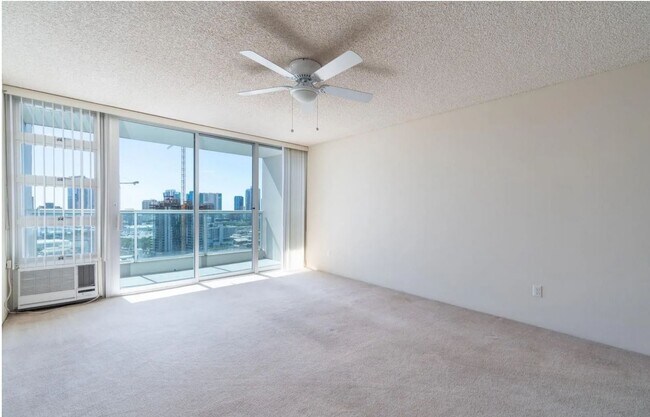 Foto del edificio - 1450 Young St