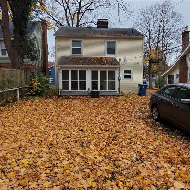 Building Photo - 4635 Rookwood Ave