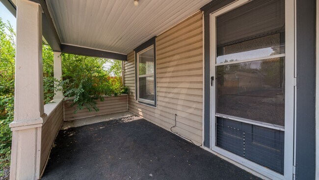 Photo - Cute OCC Cottage House