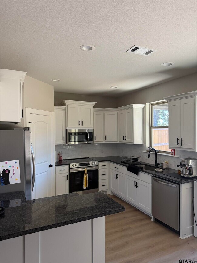 Foto del edificio - 11201 County Rd 166