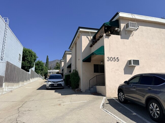 Building Photo - 3055 Foothill Blvd, La Crescenta, CA