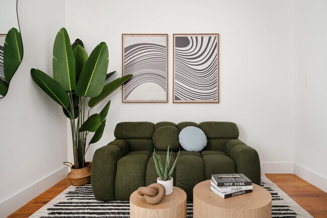 Building Photo - 444 W 48th St